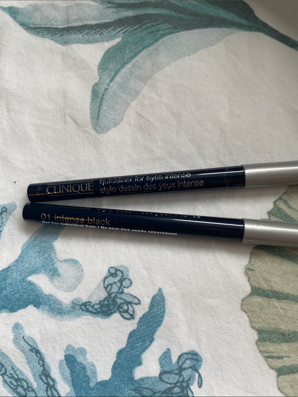 2 Clinique Quickliner for Eyes Intense Black